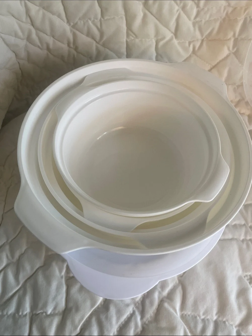 White Microwave-Safe Plastic Steam Cookware Set with Red Vents